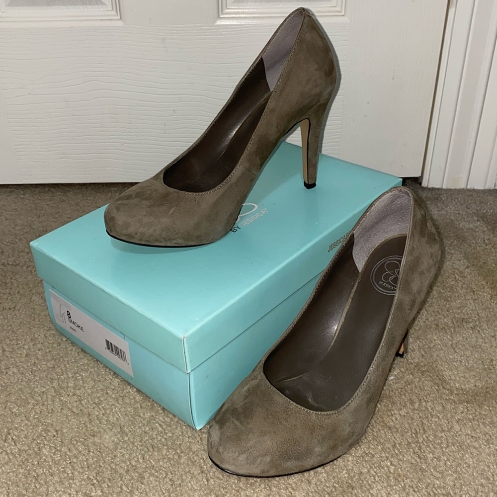 Smoke color Jessica Simpson suede heels!